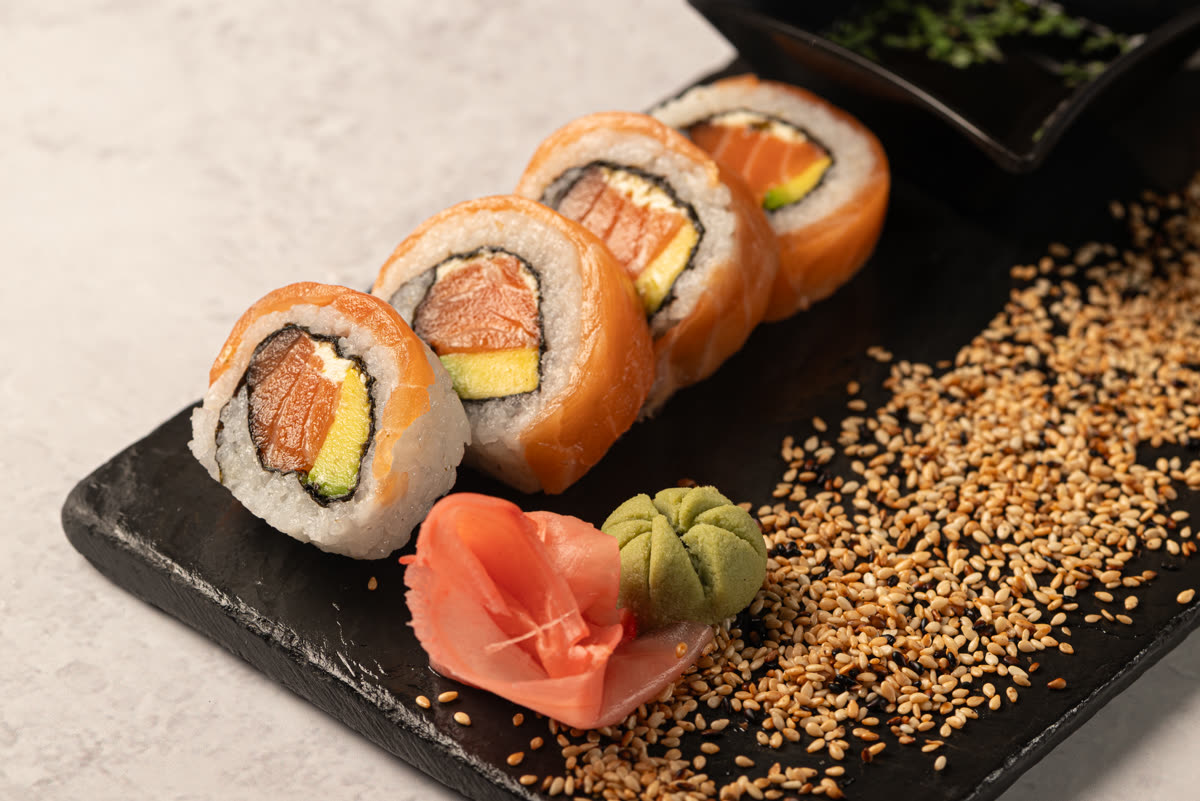 SALMÓN ROLL — Completo