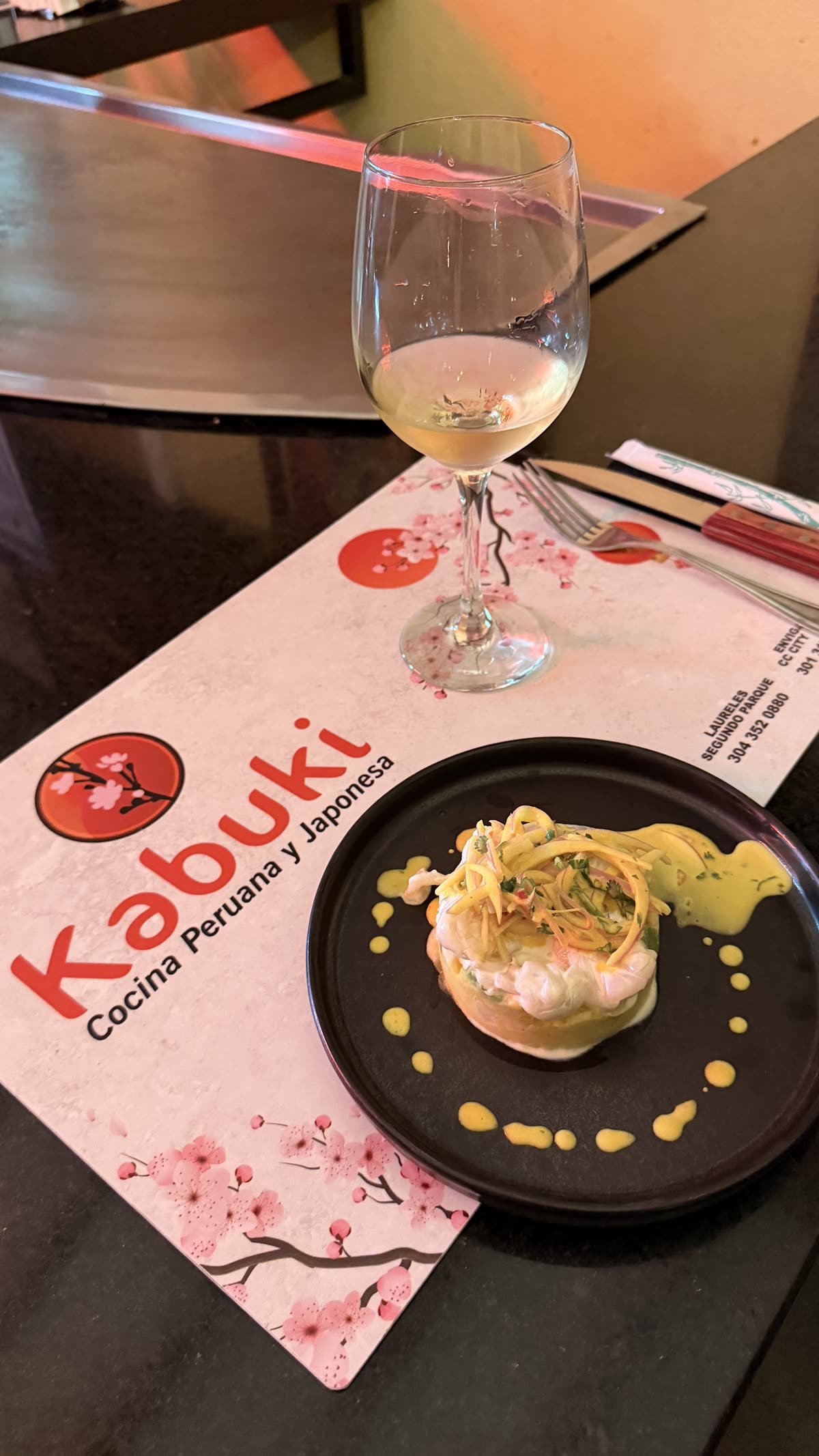 Causa de camarón y aguacate