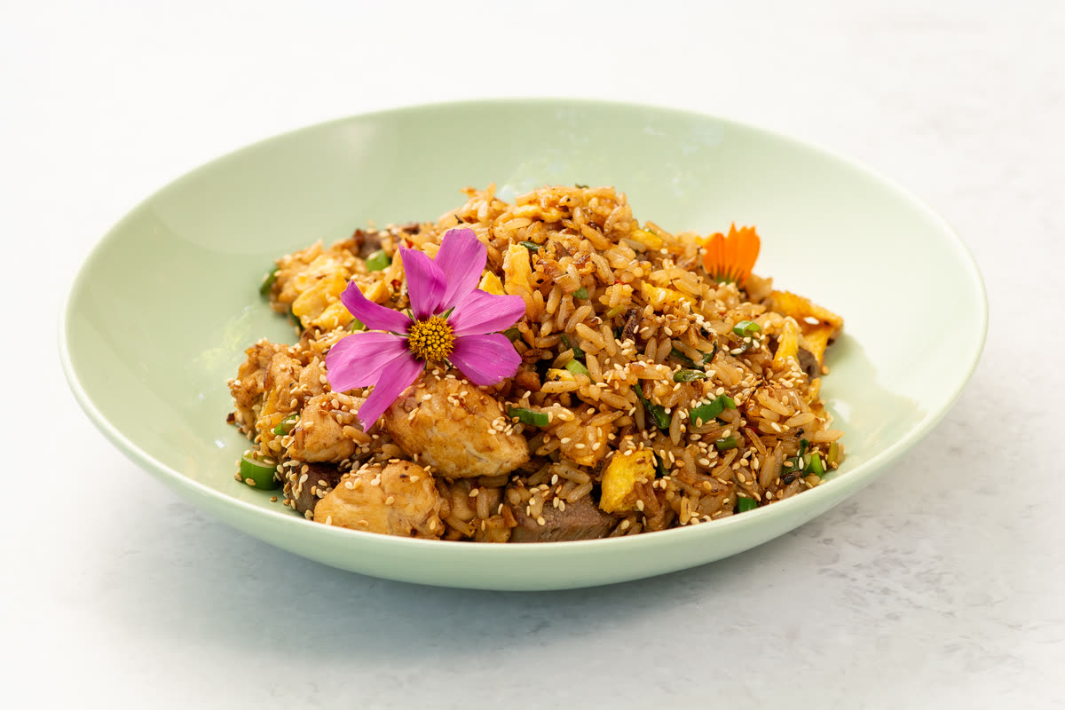 Chaufa de lomito y pollo