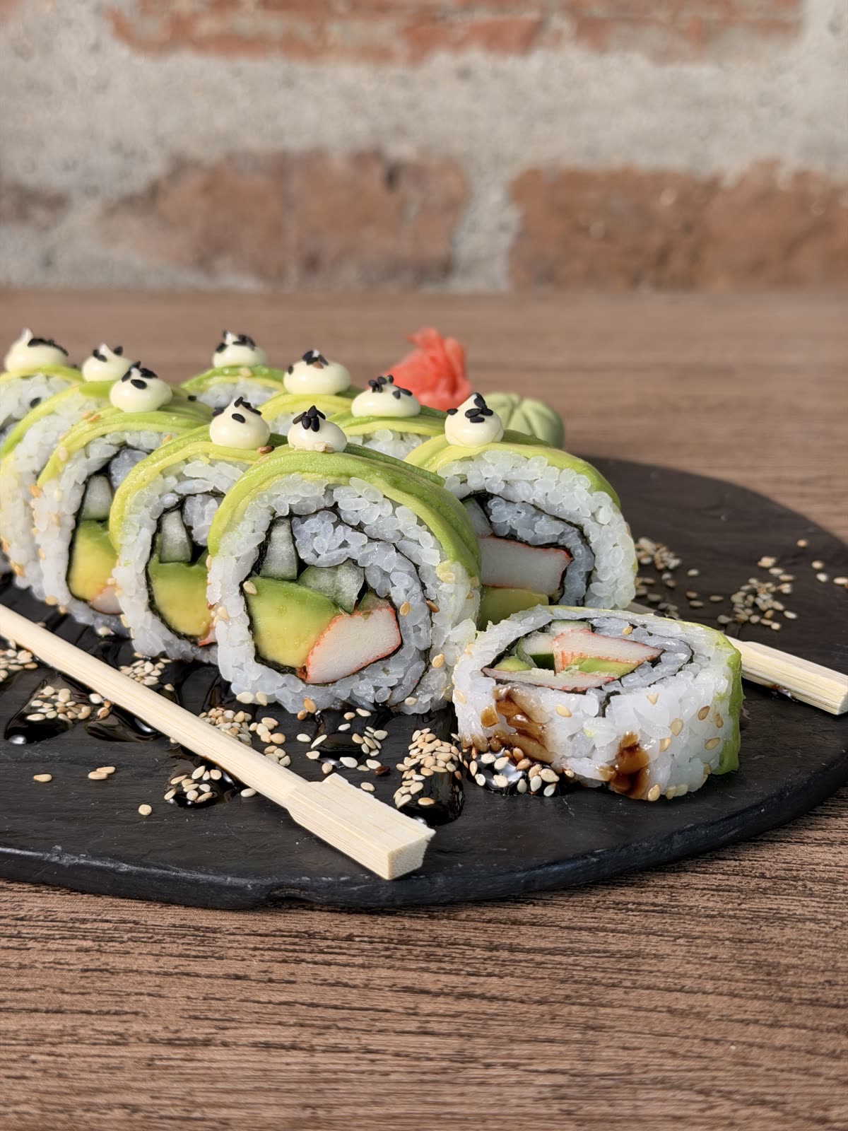 DRAGÓN ROLL — Medio